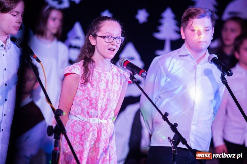 Zdjęcie w galerii na portalu naszraciborz.pl: Wieczór kolęd i pastorałek w SP 13 wiadomości z regionu
