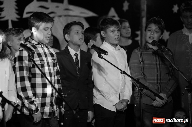 Zdjęcie w galerii na portalu naszraciborz.pl: Wieczór kolęd i pastorałek w SP 13 wiadomości z regionu