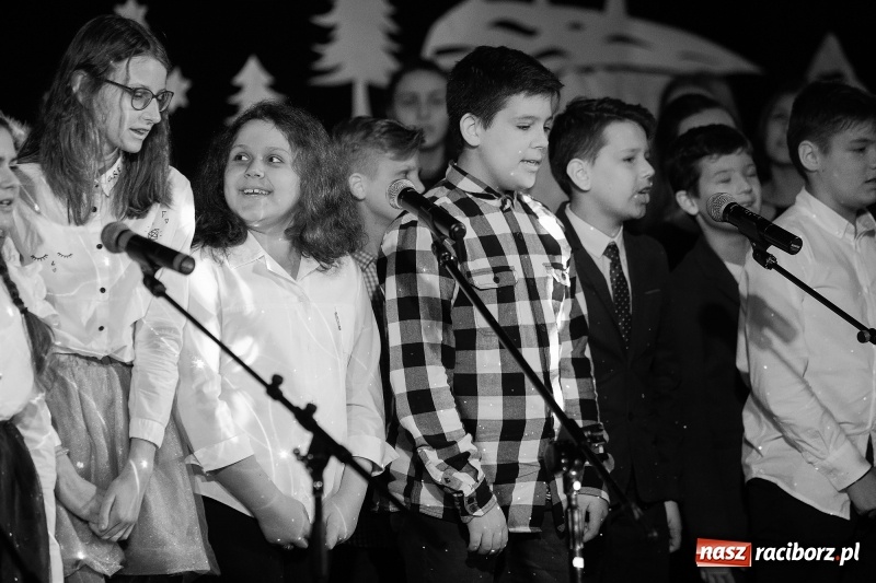 Zdjęcie w galerii na portalu naszraciborz.pl: Wieczór kolęd i pastorałek w SP 13 wiadomości z regionu