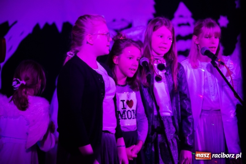 Zdjęcie w galerii na portalu naszraciborz.pl: Wieczór kolęd i pastorałek w SP 13 wiadomości z regionu