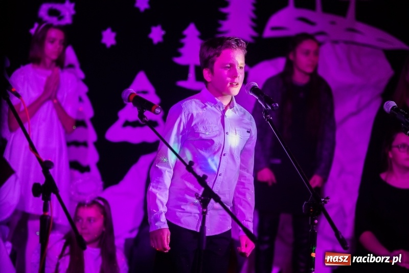 Zdjęcie w galerii na portalu naszraciborz.pl: Wieczór kolęd i pastorałek w SP 13 wiadomości z regionu