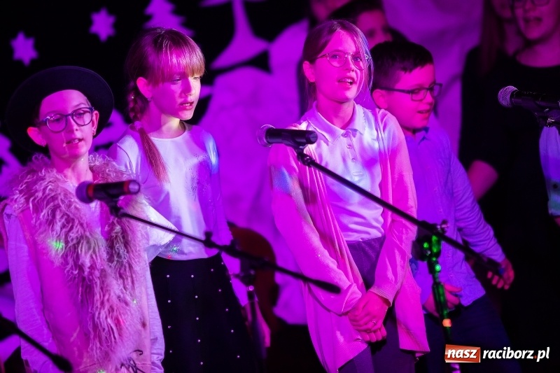 Zdjęcie w galerii na portalu naszraciborz.pl: Wieczór kolęd i pastorałek w SP 13 wiadomości z regionu