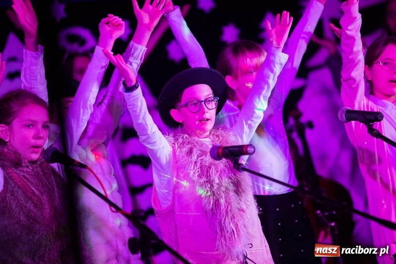 Zdjęcie w galerii na portalu naszraciborz.pl: Wieczór kolęd i pastorałek w SP 13 wiadomości z regionu