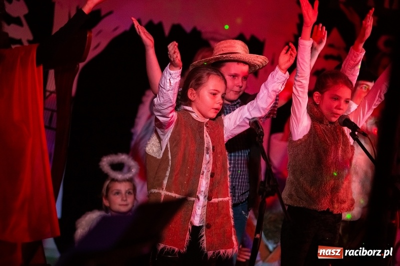 Zdjęcie w galerii na portalu naszraciborz.pl: Wieczór kolęd i pastorałek w SP 13 wiadomości z regionu