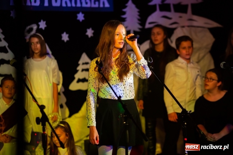Zdjęcie w galerii na portalu naszraciborz.pl: Wieczór kolęd i pastorałek w SP 13 wiadomości z regionu