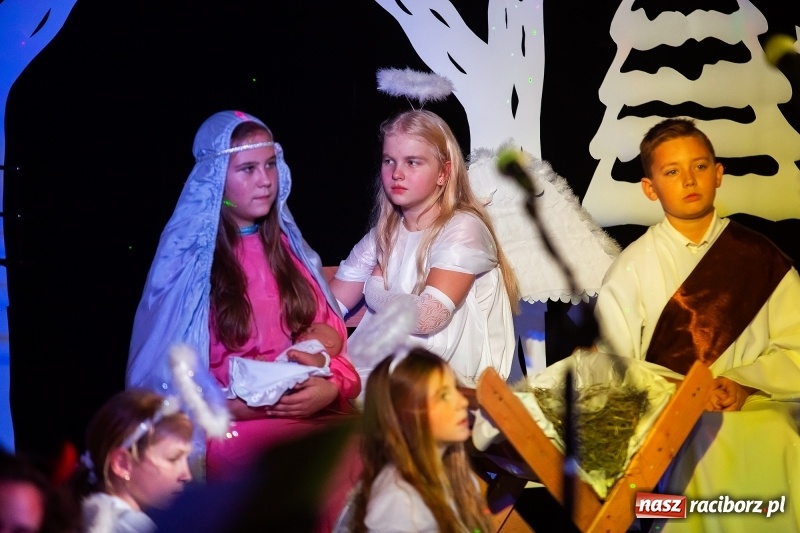 Zdjęcie w galerii na portalu naszraciborz.pl: Wieczór kolęd i pastorałek w SP 13 wiadomości z regionu