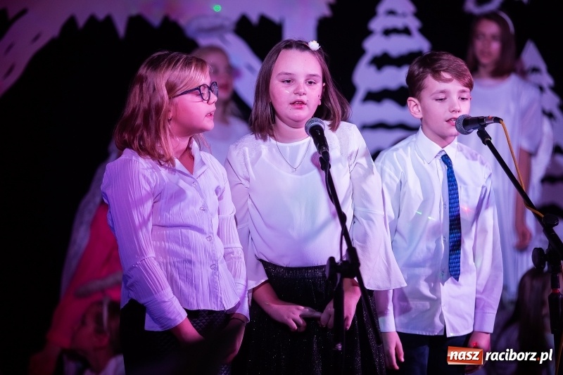 Zdjęcie w galerii na portalu naszraciborz.pl: Wieczór kolęd i pastorałek w SP 13 wiadomości z regionu