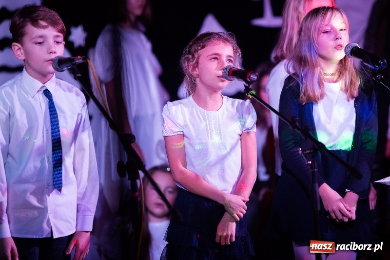 Zdjęcie w galerii na portalu naszraciborz.pl: Wieczór kolęd i pastorałek w SP 13 wiadomości z regionu