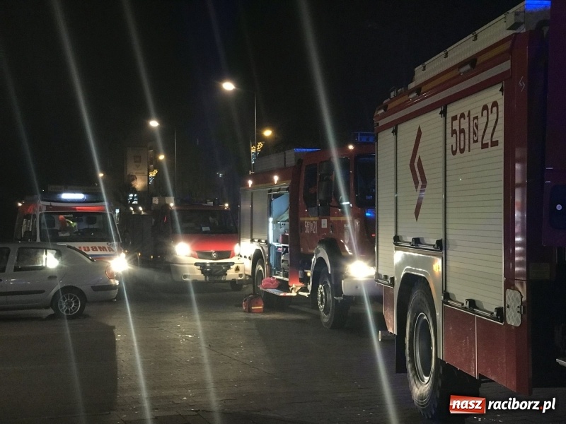 Zdjęcie w galerii na portalu naszraciborz.pl: Ewakuacja Biedronki i Hebe na Opawskiej  wiadomości z regionu