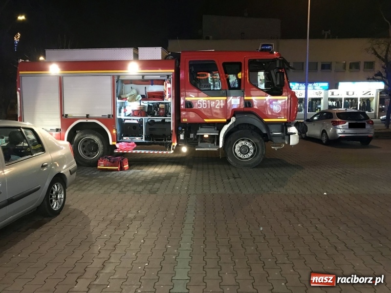 Zdjęcie w galerii na portalu naszraciborz.pl: Ewakuacja Biedronki i Hebe na Opawskiej  wiadomości z regionu