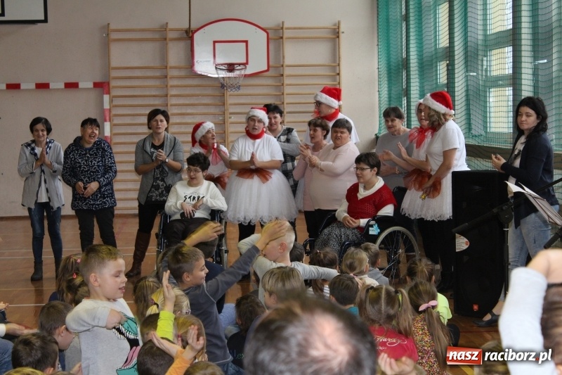 Zdjęcie w galerii na portalu naszraciborz.pl: Bieńkowice. Uśmiech to bodaj najkrótsza droga do drugiego człowieka  wiadomości z regionu