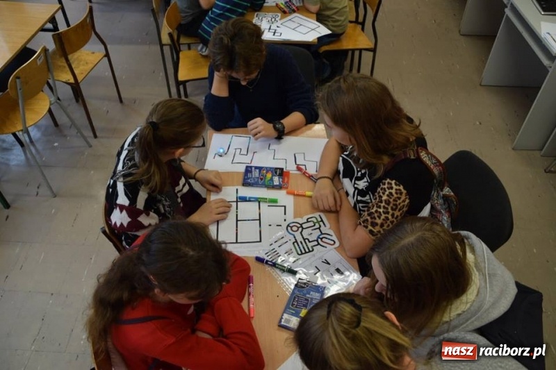 Zdjęcie w galerii na portalu naszraciborz.pl: Warsztaty z ozobotami w SP 15 wiadomości z regionu
