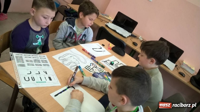 Zdjęcie w galerii na portalu naszraciborz.pl: Warsztaty z ozobotami w SP 15 wiadomości z regionu