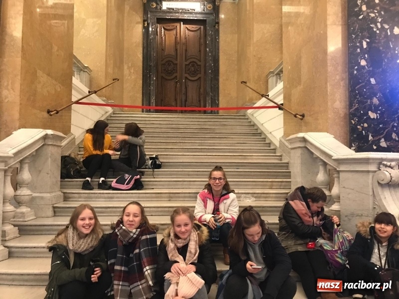 Zdjęcie w galerii na portalu naszraciborz.pl: Uczniowie SP 15 na Jarmarku Bożonarodzeniowym w Wiedniu wiadomości z regionu