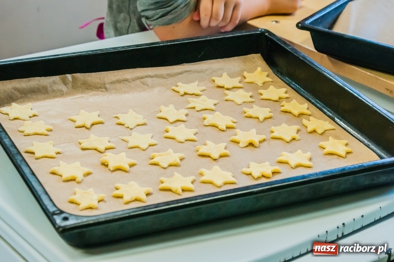 Zdjęcie w galerii na portalu naszraciborz.pl: Ciasteczkowe szaleństwo w CKZiU numer 1 wiadomości z regionu