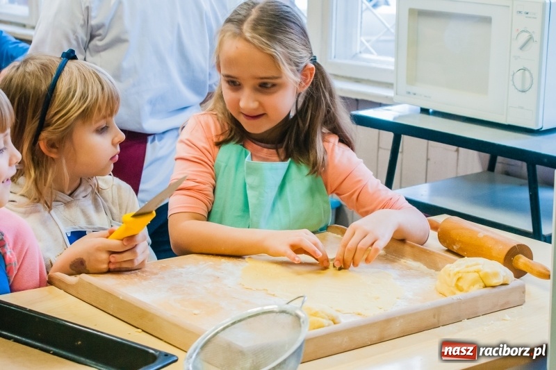 Zdjęcie w galerii na portalu naszraciborz.pl: Ciasteczkowe szaleństwo w CKZiU numer 1 wiadomości z regionu