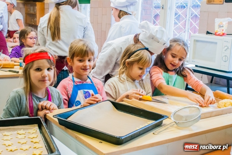 Zdjęcie w galerii na portalu naszraciborz.pl: Ciasteczkowe szaleństwo w CKZiU numer 1 wiadomości z regionu