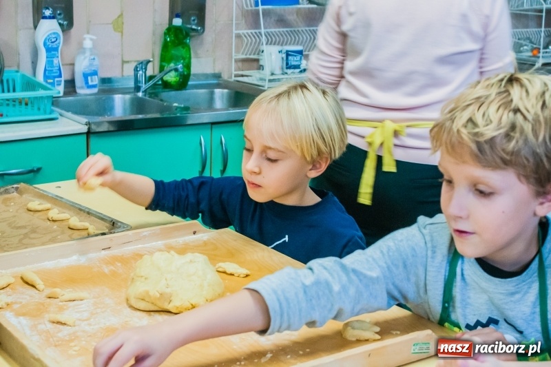 Zdjęcie w galerii na portalu naszraciborz.pl: Ciasteczkowe szaleństwo w CKZiU numer 1 wiadomości z regionu