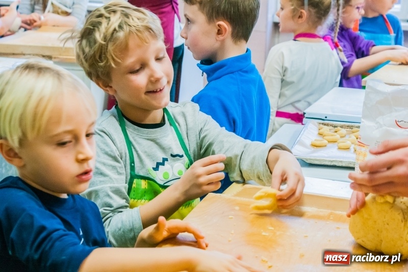 Zdjęcie w galerii na portalu naszraciborz.pl: Ciasteczkowe szaleństwo w CKZiU numer 1 wiadomości z regionu