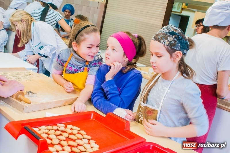Zdjęcie w galerii na portalu naszraciborz.pl: Ciasteczkowe szaleństwo w CKZiU numer 1 wiadomości z regionu