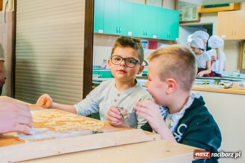 Zdjęcie w galerii na portalu naszraciborz.pl: Ciasteczkowe szaleństwo w CKZiU numer 1 wiadomości z regionu