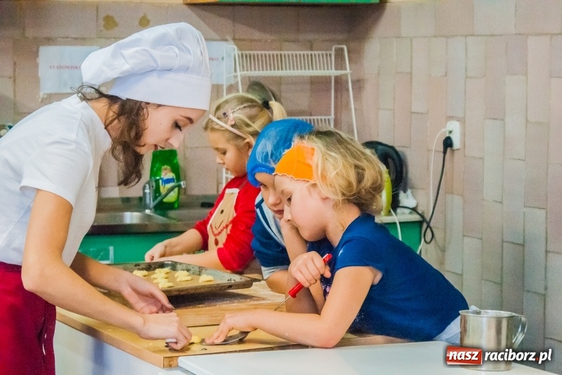 Zdjęcie w galerii na portalu naszraciborz.pl: Ciasteczkowe szaleństwo w CKZiU numer 1 wiadomości z regionu