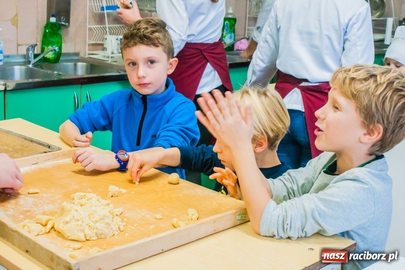 Zdjęcie w galerii na portalu naszraciborz.pl: Ciasteczkowe szaleństwo w CKZiU numer 1 wiadomości z regionu