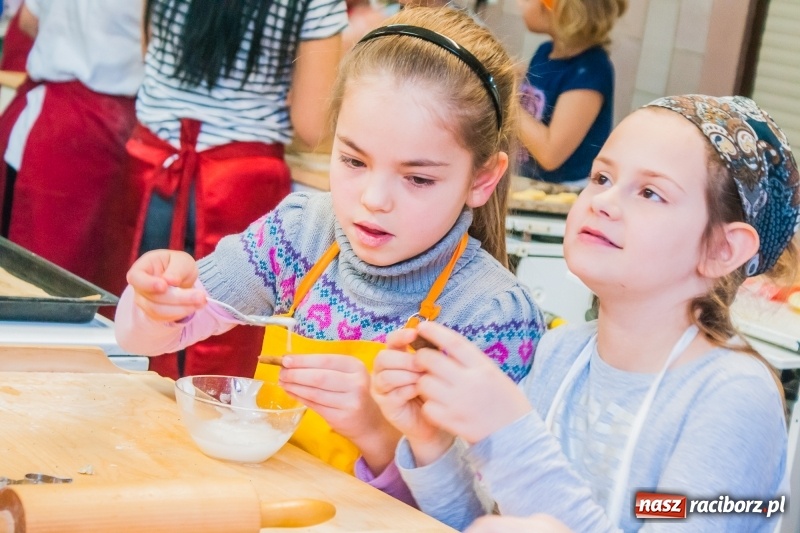 Zdjęcie w galerii na portalu naszraciborz.pl: Ciasteczkowe szaleństwo w CKZiU numer 1 wiadomości z regionu
