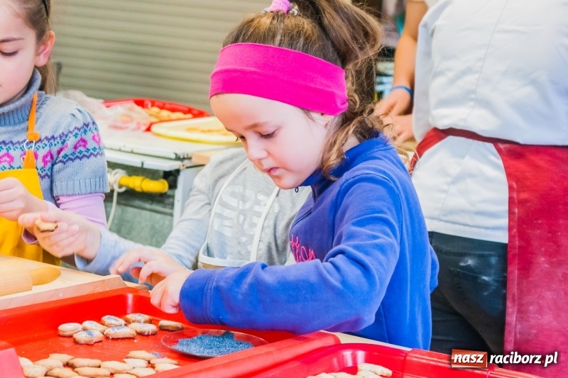 Zdjęcie w galerii na portalu naszraciborz.pl: Ciasteczkowe szaleństwo w CKZiU numer 1 wiadomości z regionu