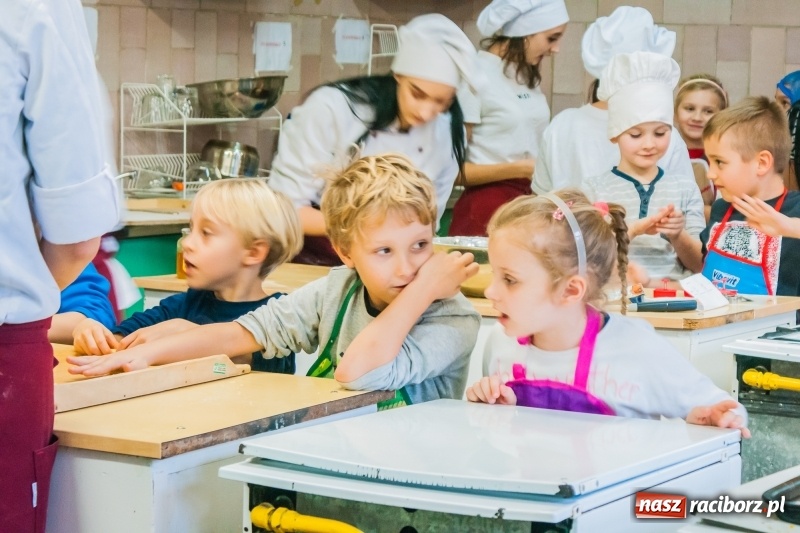 Zdjęcie w galerii na portalu naszraciborz.pl: Ciasteczkowe szaleństwo w CKZiU numer 1 wiadomości z regionu