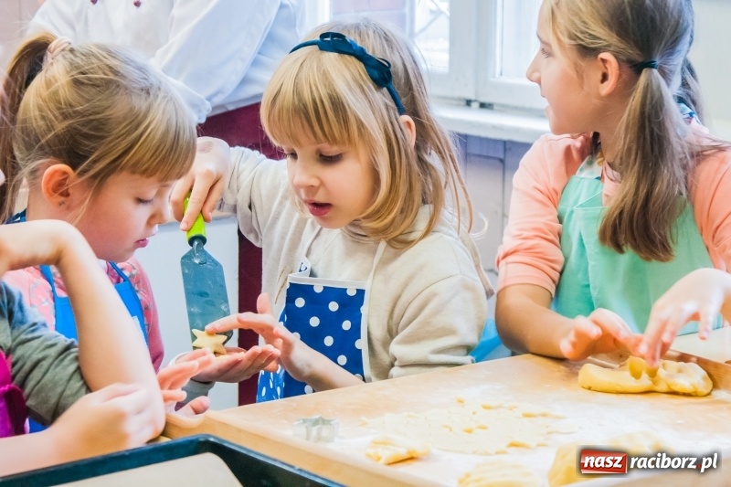 Zdjęcie w galerii na portalu naszraciborz.pl: Ciasteczkowe szaleństwo w CKZiU numer 1 wiadomości z regionu