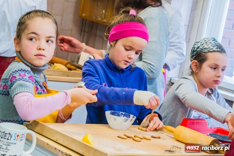 Zdjęcie w galerii na portalu naszraciborz.pl: Ciasteczkowe szaleństwo w CKZiU numer 1 wiadomości z regionu