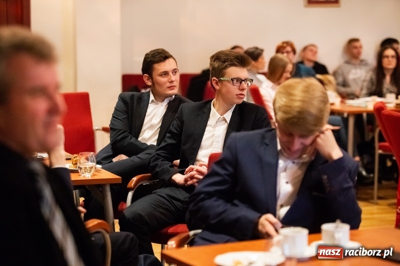 Zdjęcie w galerii na portalu naszraciborz.pl: Pitch Day, czyli finał projektu Szkoła Młodych Przedsiębiorców. Wygrali uczniowie Mechanika z pomysłem dla koncernu IKEA wiadomości z regionu