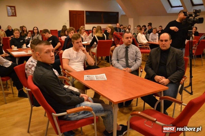 Zdjęcie w galerii na portalu naszraciborz.pl: Pitch Day, czyli finał projektu Szkoła Młodych Przedsiębiorców. Wygrali uczniowie Mechanika z pomysłem dla koncernu IKEA wiadomości z regionu