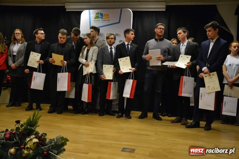 Zdjęcie w galerii na portalu naszraciborz.pl: Pitch Day, czyli finał projektu Szkoła Młodych Przedsiębiorców. Wygrali uczniowie Mechanika z pomysłem dla koncernu IKEA wiadomości z regionu