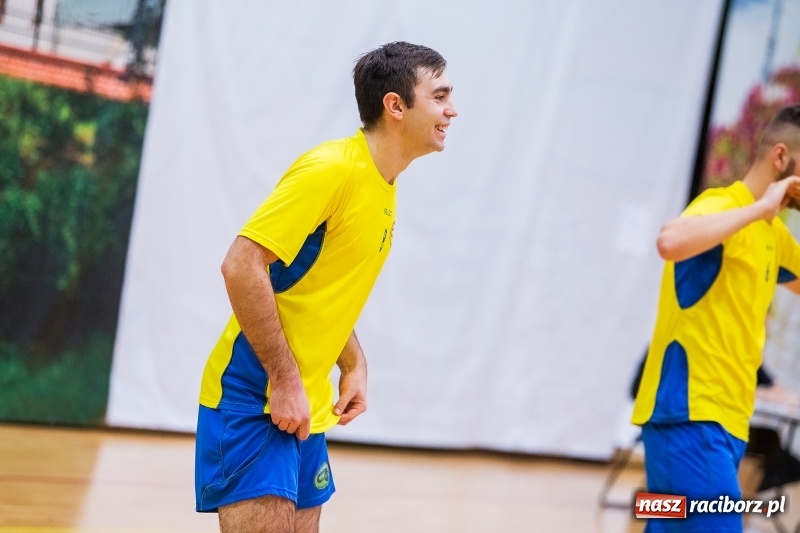 Zdjęcie w galerii na portalu naszraciborz.pl: Turniej Mikołajkowy w Piłce Siatkowej w Arenie Rafako wiadomości z regionu