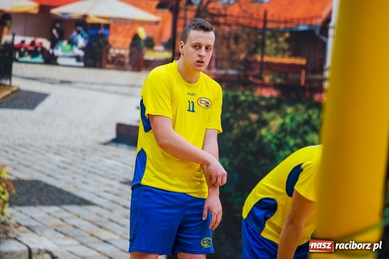 Zdjęcie w galerii na portalu naszraciborz.pl: Turniej Mikołajkowy w Piłce Siatkowej w Arenie Rafako wiadomości z regionu