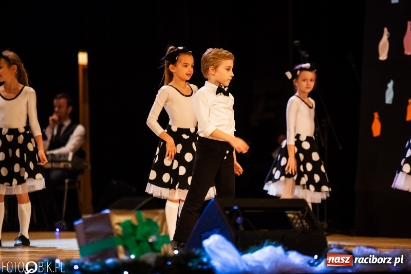 Zdjęcie w galerii na portalu naszraciborz.pl: 18-stka nie boli. Bawmy się do woli. Blisko cztery godziny zabawy na Gwiazdce Serc wiadomości z regionu