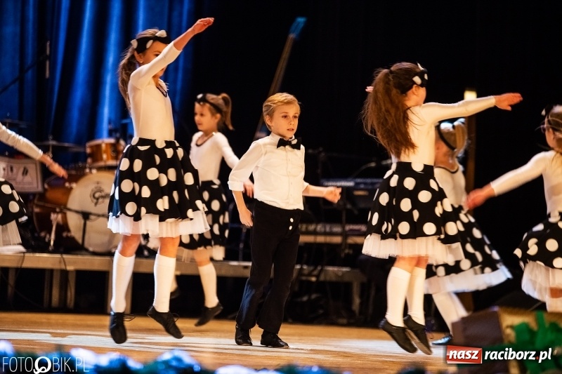 Zdjęcie w galerii na portalu naszraciborz.pl: 18-stka nie boli. Bawmy się do woli. Blisko cztery godziny zabawy na Gwiazdce Serc wiadomości z regionu