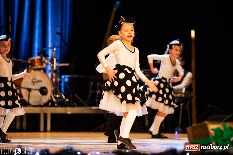 Zdjęcie w galerii na portalu naszraciborz.pl: 18-stka nie boli. Bawmy się do woli. Blisko cztery godziny zabawy na Gwiazdce Serc wiadomości z regionu