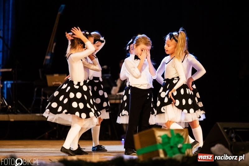 Zdjęcie w galerii na portalu naszraciborz.pl: 18-stka nie boli. Bawmy się do woli. Blisko cztery godziny zabawy na Gwiazdce Serc wiadomości z regionu