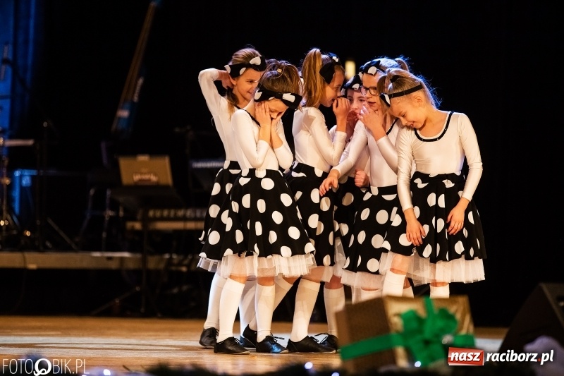 Zdjęcie w galerii na portalu naszraciborz.pl: 18-stka nie boli. Bawmy się do woli. Blisko cztery godziny zabawy na Gwiazdce Serc wiadomości z regionu