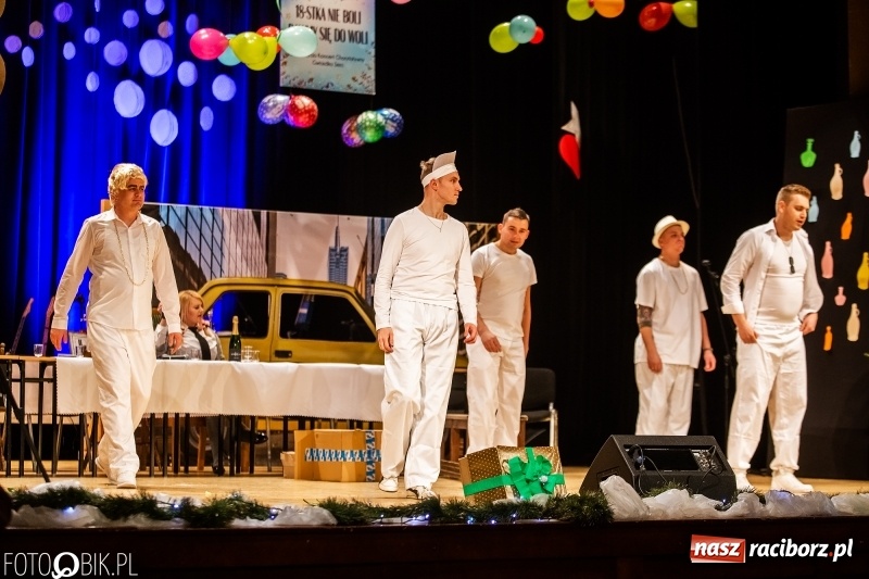 Zdjęcie w galerii na portalu naszraciborz.pl: 18-stka nie boli. Bawmy się do woli. Blisko cztery godziny zabawy na Gwiazdce Serc wiadomości z regionu