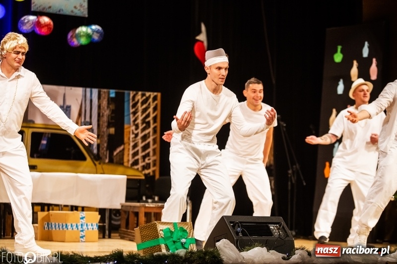 Zdjęcie w galerii na portalu naszraciborz.pl: 18-stka nie boli. Bawmy się do woli. Blisko cztery godziny zabawy na Gwiazdce Serc wiadomości z regionu