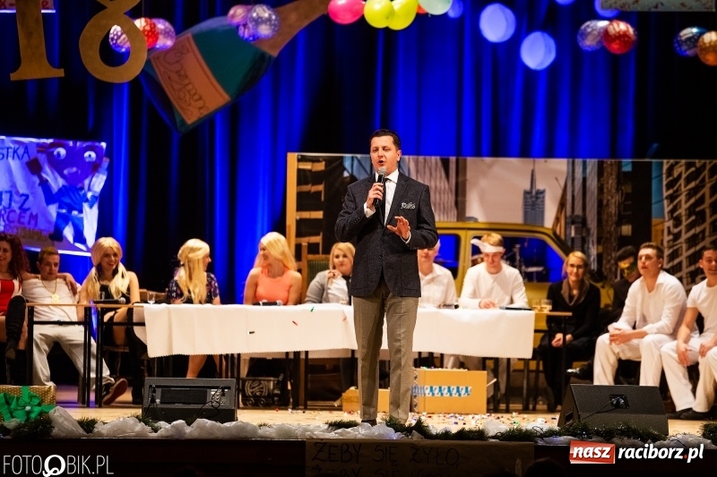 Zdjęcie w galerii na portalu naszraciborz.pl: 18-stka nie boli. Bawmy się do woli. Blisko cztery godziny zabawy na Gwiazdce Serc wiadomości z regionu