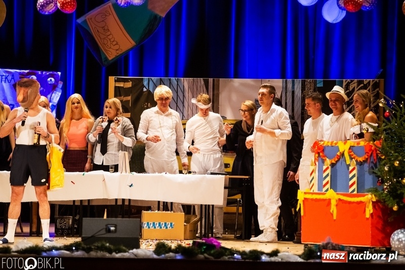 Zdjęcie w galerii na portalu naszraciborz.pl: 18-stka nie boli. Bawmy się do woli. Blisko cztery godziny zabawy na Gwiazdce Serc wiadomości z regionu