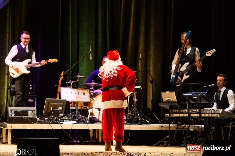 Zdjęcie w galerii na portalu naszraciborz.pl: 18-stka nie boli. Bawmy się do woli. Blisko cztery godziny zabawy na Gwiazdce Serc wiadomości z regionu