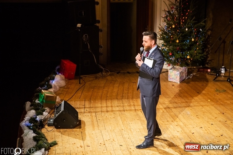 Zdjęcie w galerii na portalu naszraciborz.pl: 18-stka nie boli. Bawmy się do woli. Blisko cztery godziny zabawy na Gwiazdce Serc wiadomości z regionu