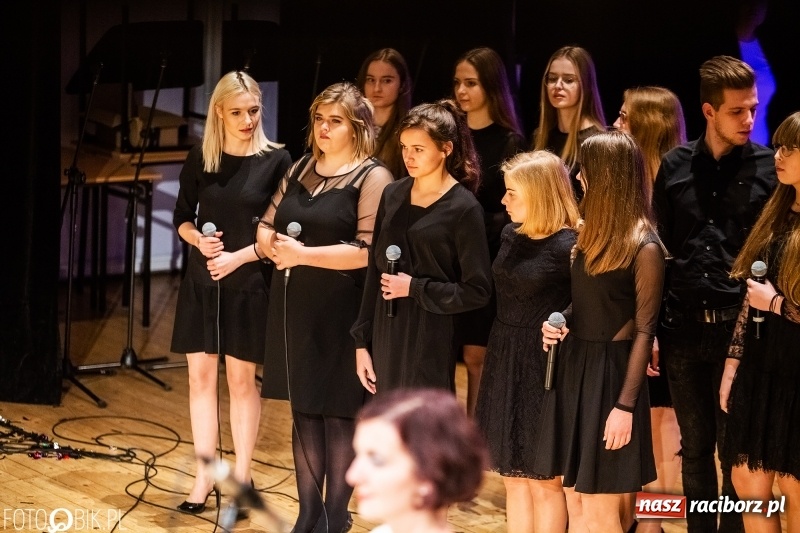 Zdjęcie w galerii na portalu naszraciborz.pl: 18-stka nie boli. Bawmy się do woli. Blisko cztery godziny zabawy na Gwiazdce Serc wiadomości z regionu