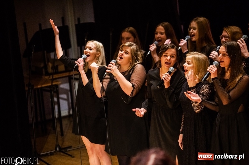 Zdjęcie w galerii na portalu naszraciborz.pl: 18-stka nie boli. Bawmy się do woli. Blisko cztery godziny zabawy na Gwiazdce Serc wiadomości z regionu